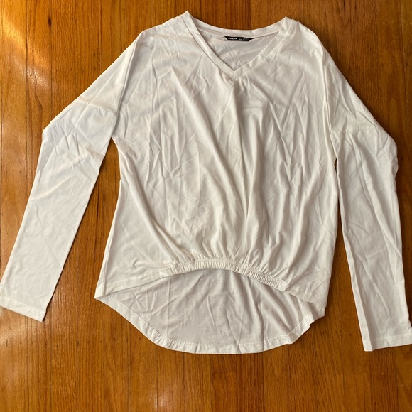 Cinched white high-low long sleeve top! - Picture 1 of 3